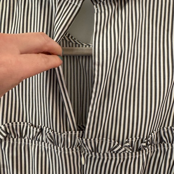 Rebecca Vallance Size 6 Black and White Striped Cold Shoulder Dress - Picture 9 of 13